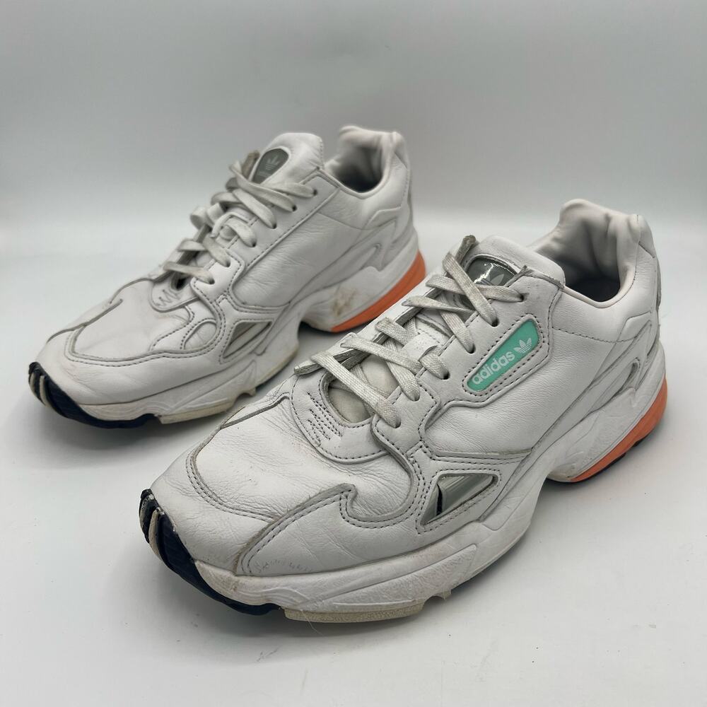 Adidas sneakers size 8 - Picture 3 of 6